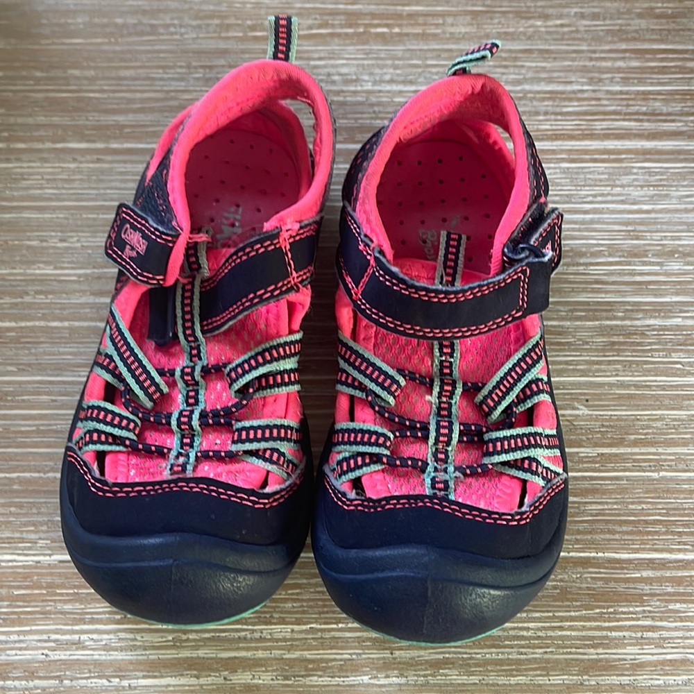 Oshkosh kids shoes size 7